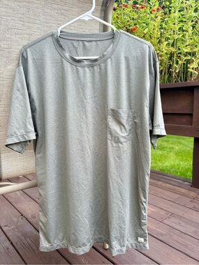 Vuori Current Tech Tee Performance Pocket Shirt Men Grey Heather